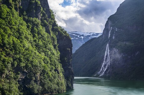  - Norwegische Fjordzauber ab/bis Hamburg